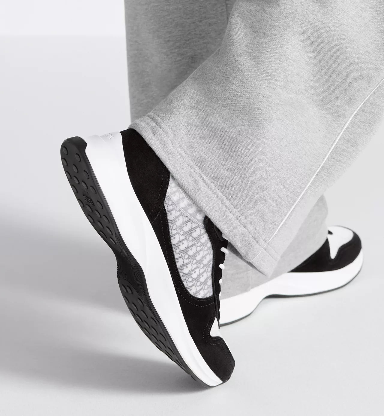 Dior B25 Sneakers Black & White